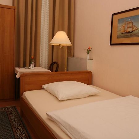 Hotel Pension Fasanenhaus Берлин Екстериор снимка