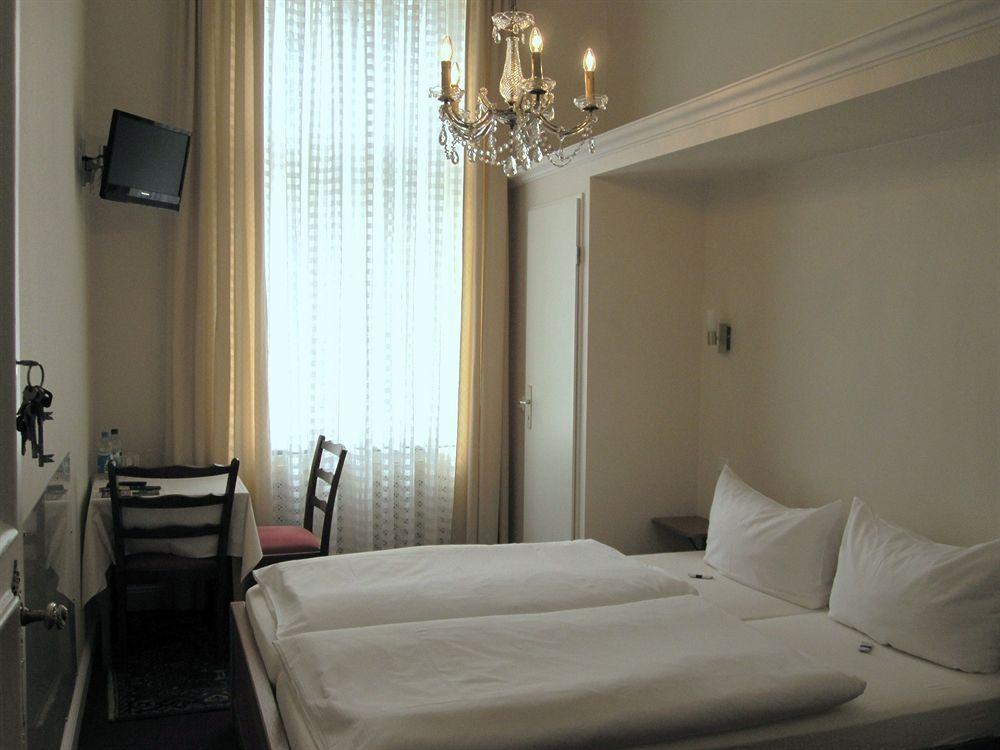 Hotel Pension Fasanenhaus Берлин Екстериор снимка