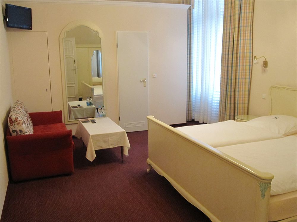 Hotel Pension Fasanenhaus Берлин Екстериор снимка