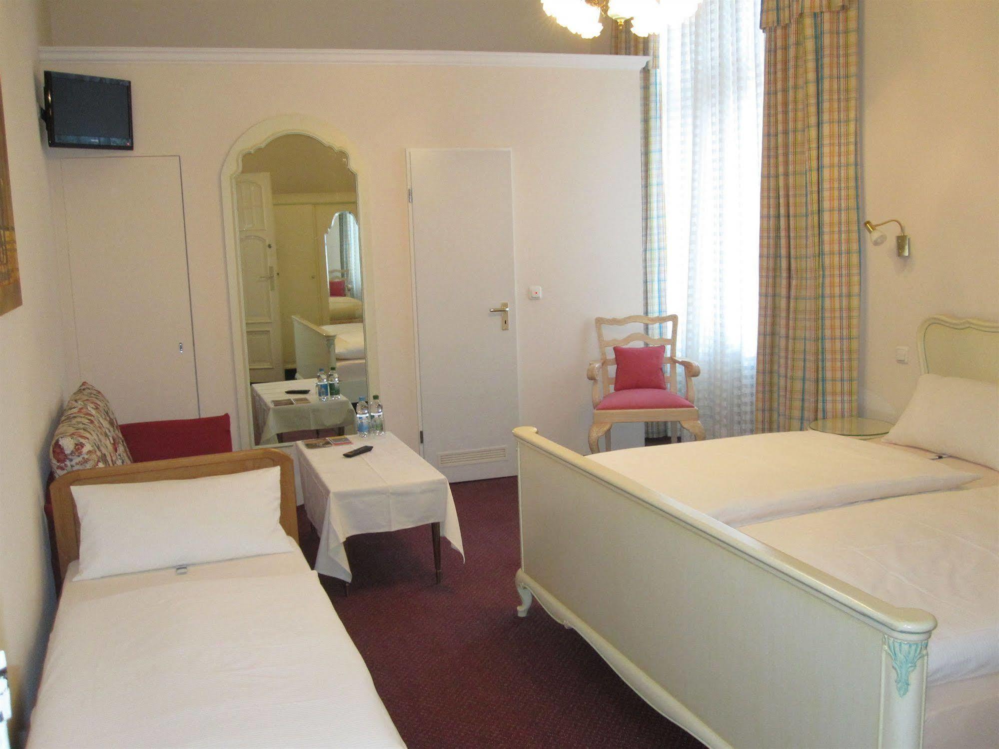 Hotel Pension Fasanenhaus Берлин Екстериор снимка