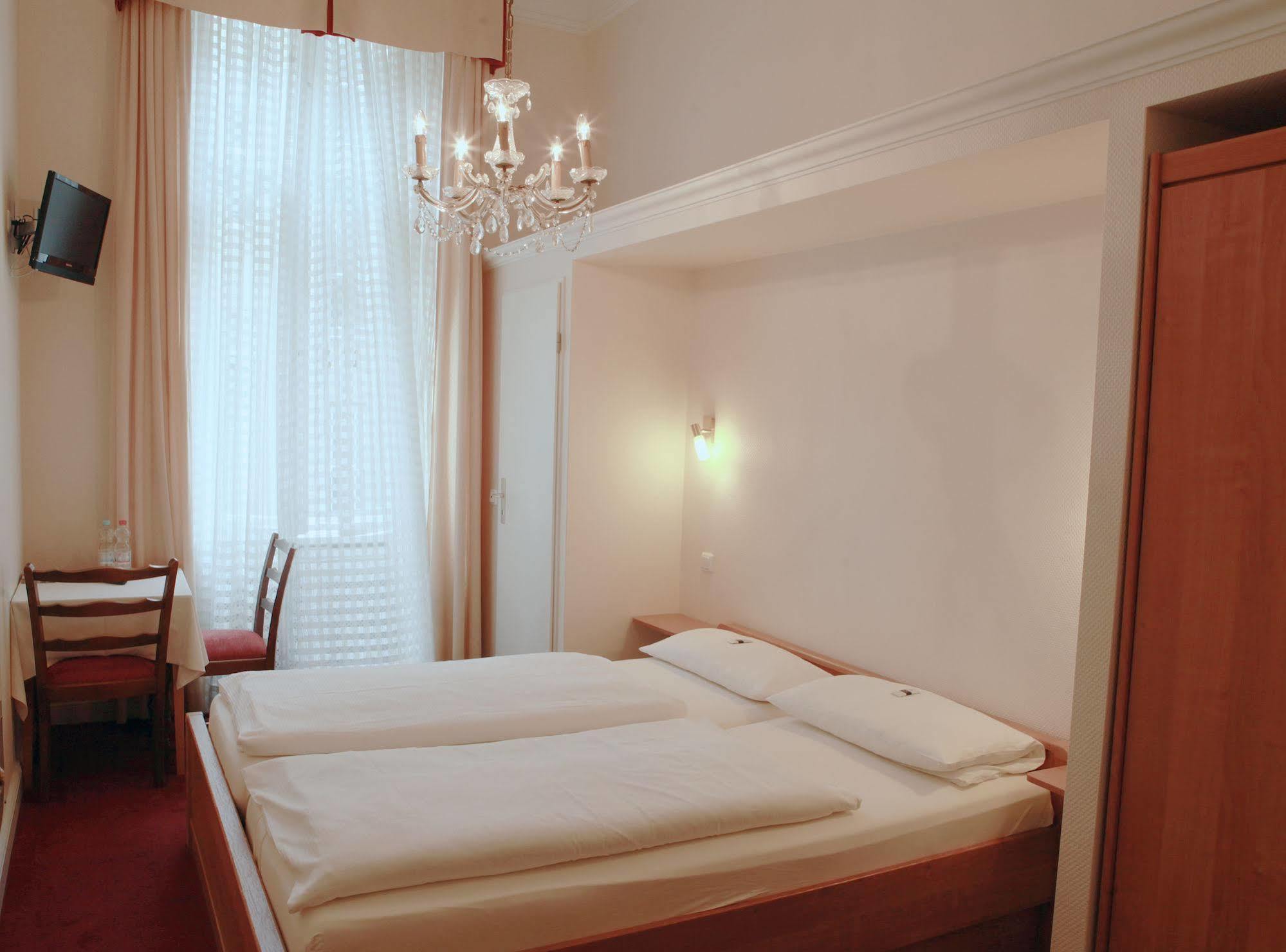 Hotel Pension Fasanenhaus Берлин Екстериор снимка