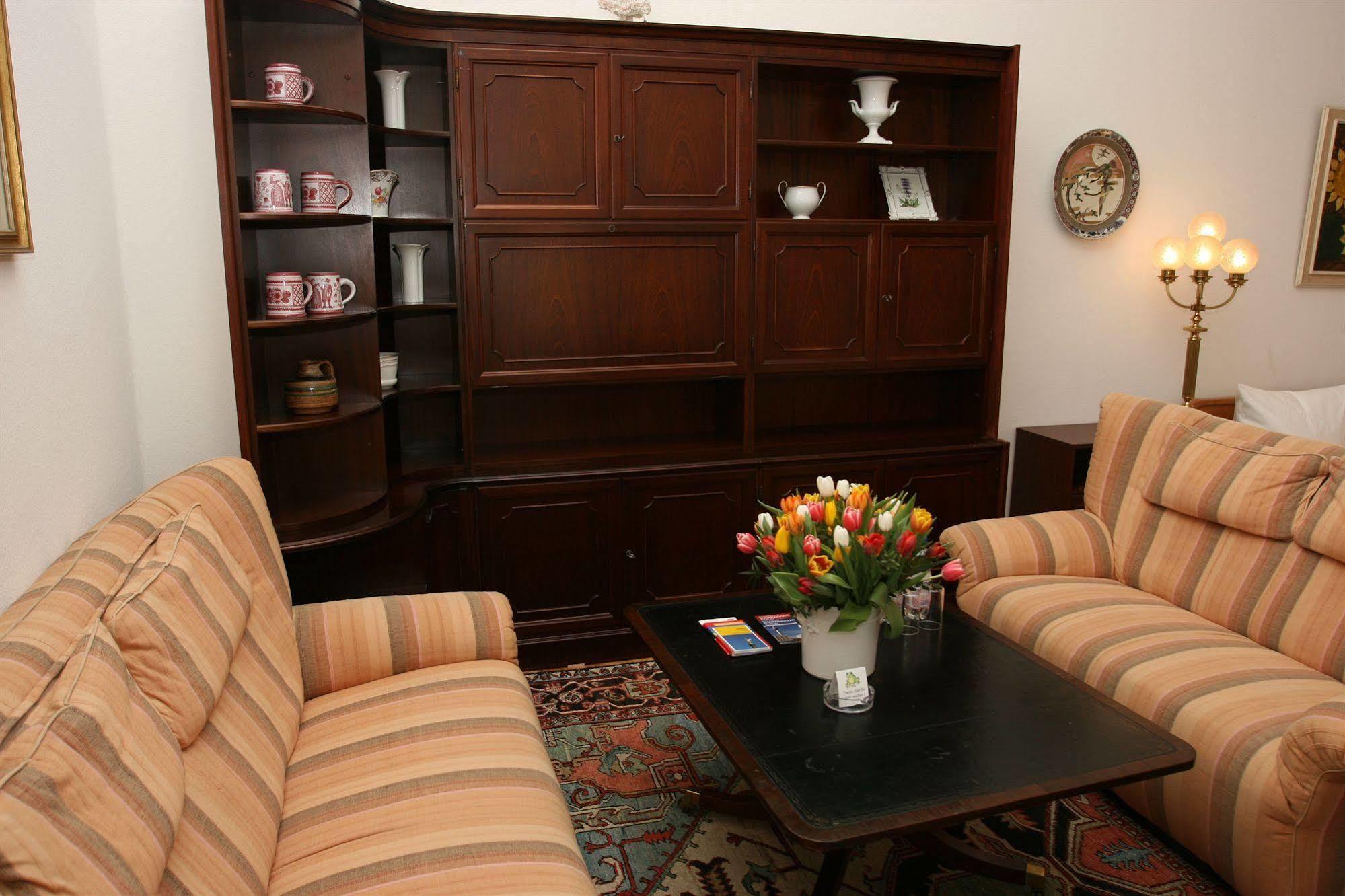 Hotel Pension Fasanenhaus Берлин Екстериор снимка