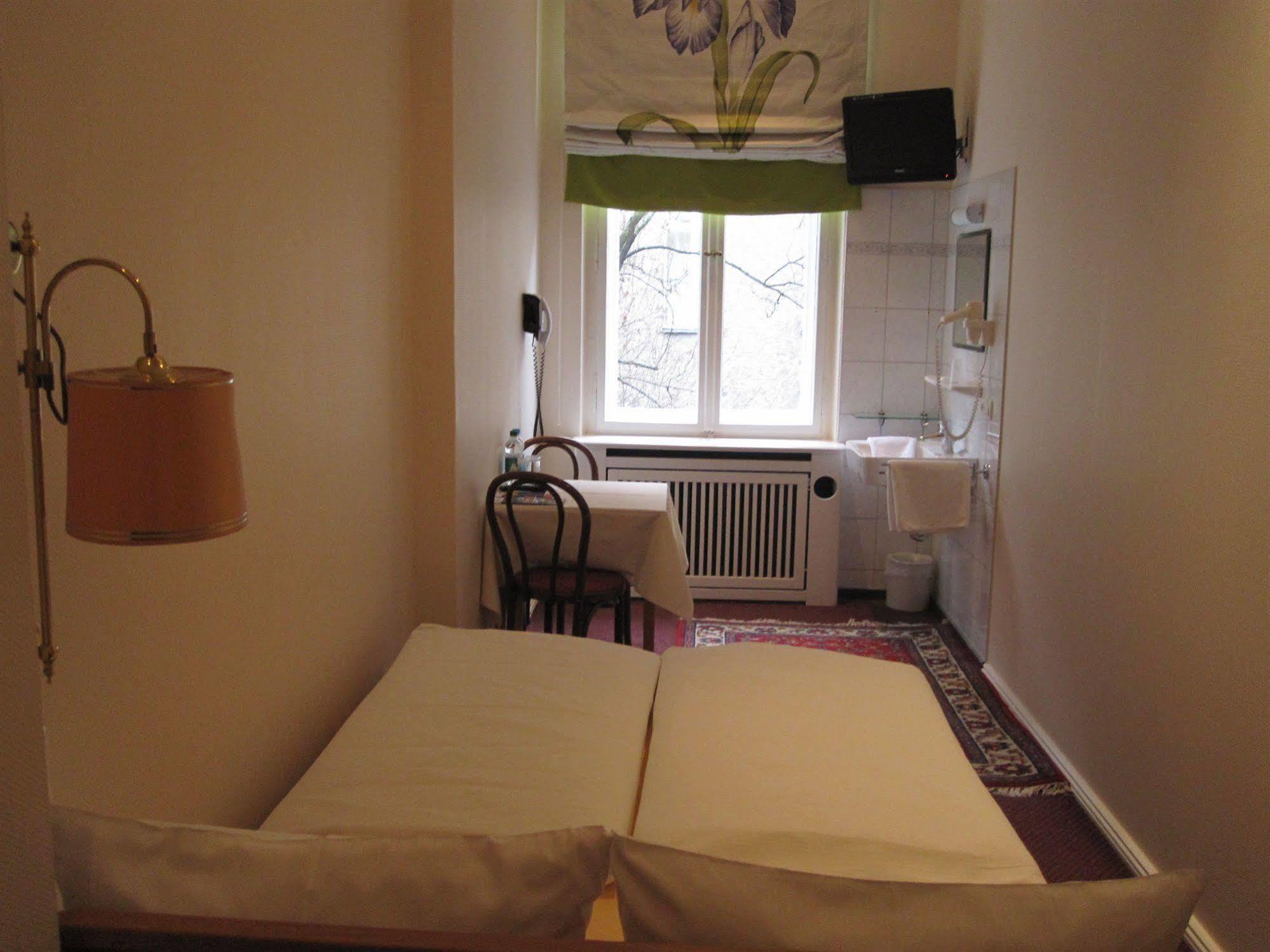 Hotel Pension Fasanenhaus Берлин Екстериор снимка