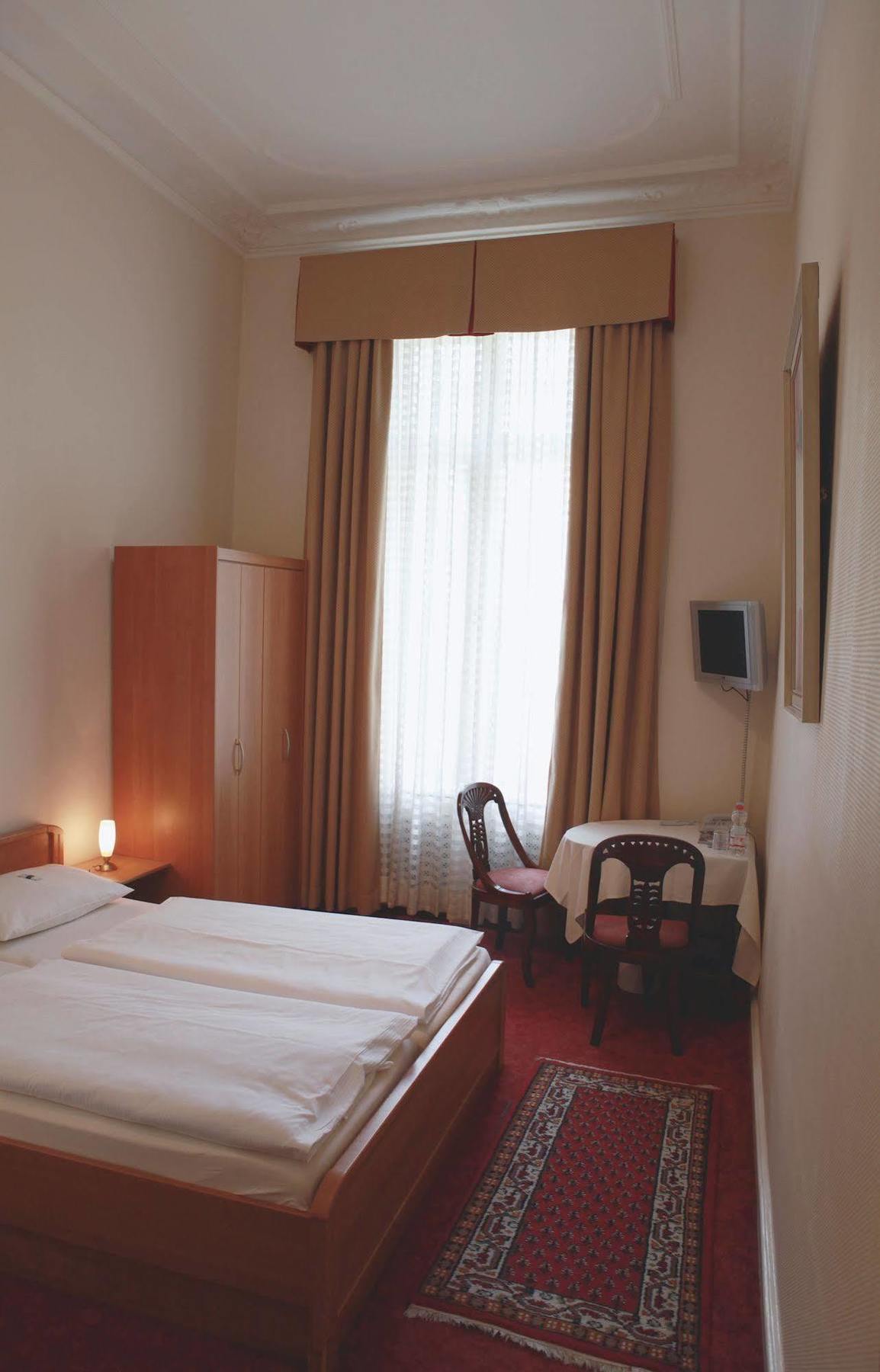 Hotel Pension Fasanenhaus Берлин Екстериор снимка