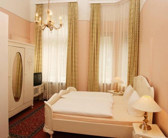 Hotel Pension Fasanenhaus Берлин Екстериор снимка